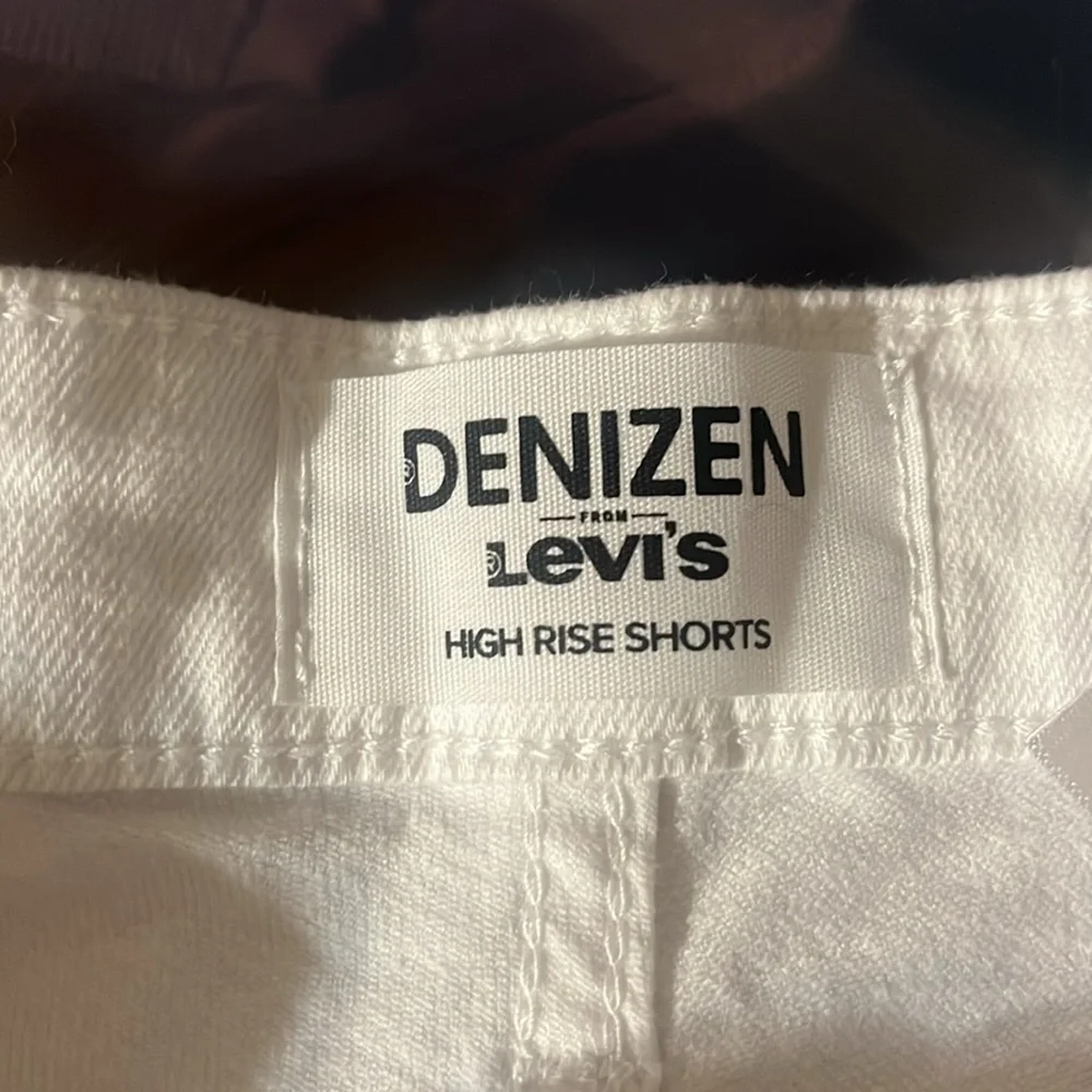 Denizen Levi's White High Rise‎ Cut Off Shorts Size 2 - Picture 3 of 5